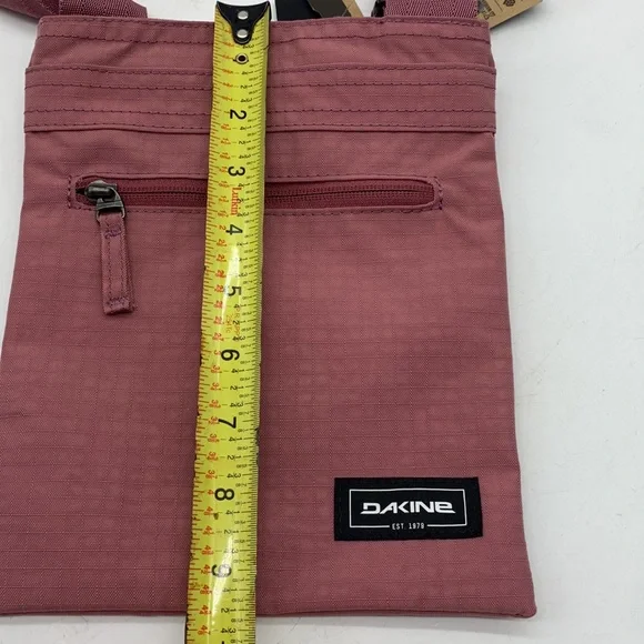 Dakine NWT Rose Blush Mauve Colored Nylon Crossbody Bag NYB4158 - Picture 8 of 9